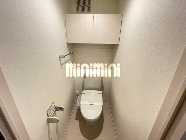 ����4
