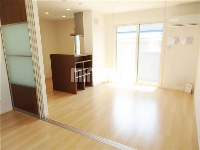 ����15