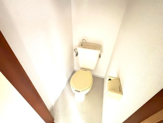 ����4