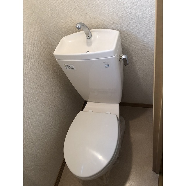 ����4