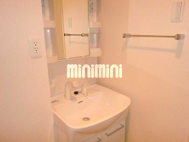 ����5