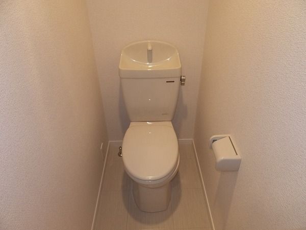 ����4