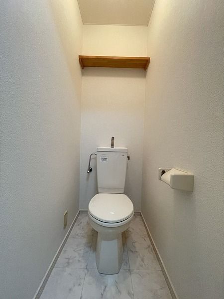 ����4
