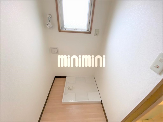 ����5