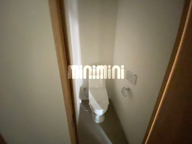 ����4