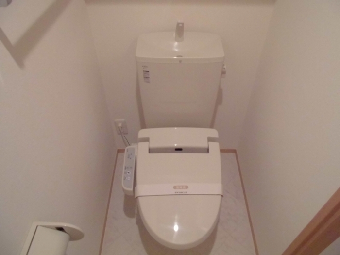 ����4
