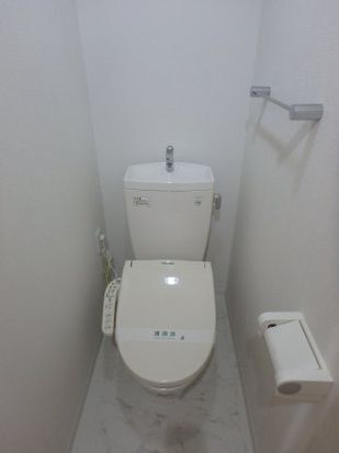 ����4