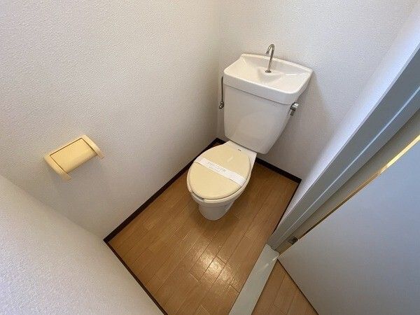 ����4