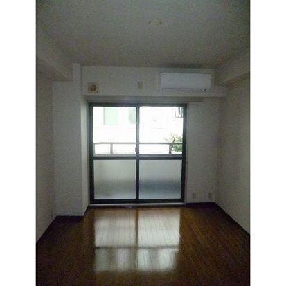 ����16