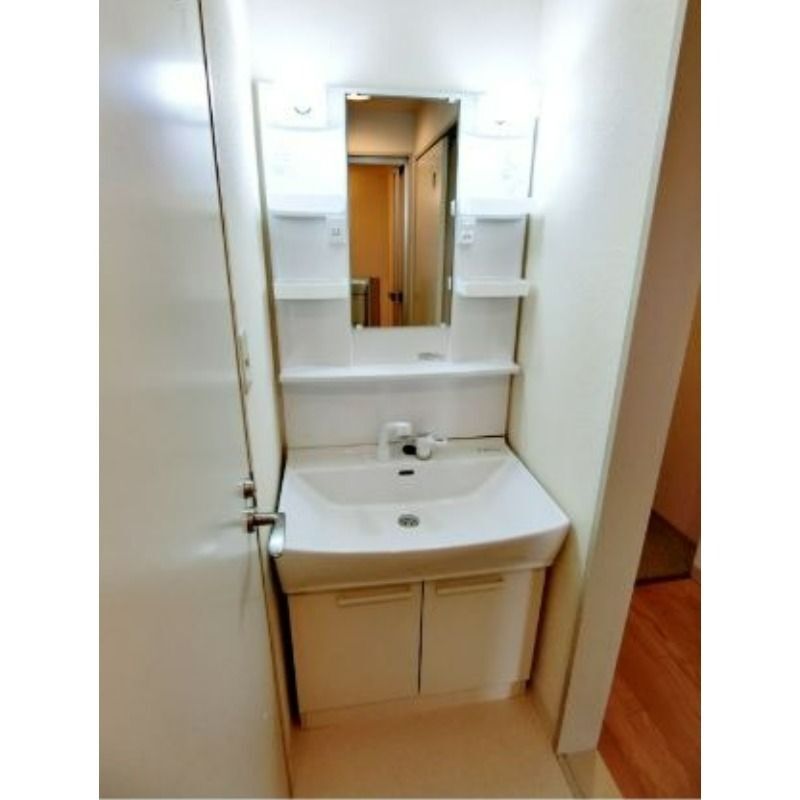 ����4