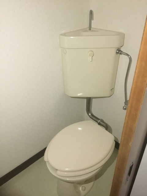 ����4
