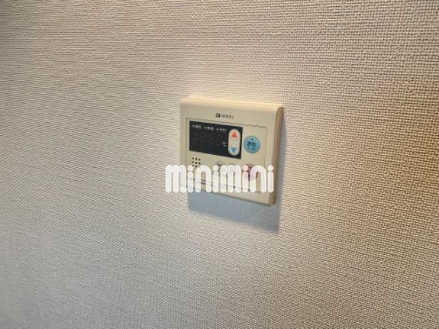 ����9