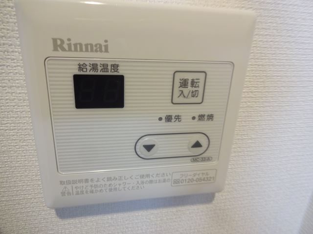 ����16