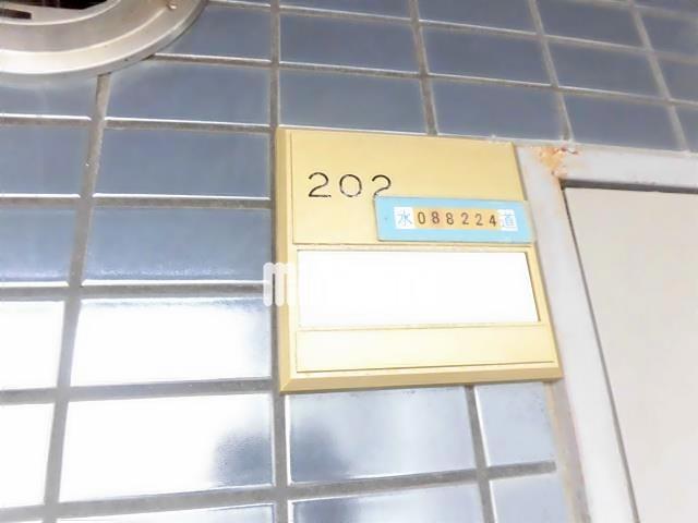 ����15