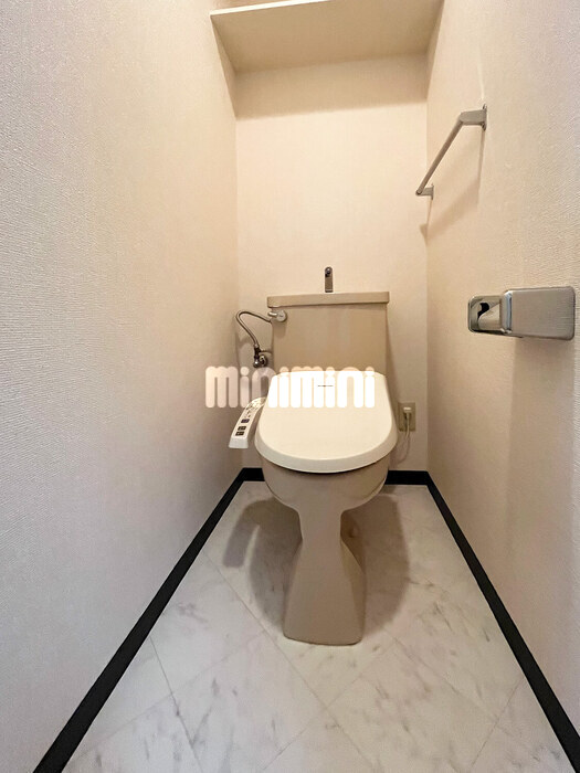 ����4