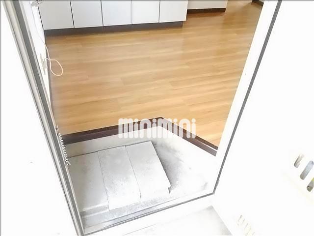 ����4