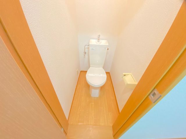 ����4
