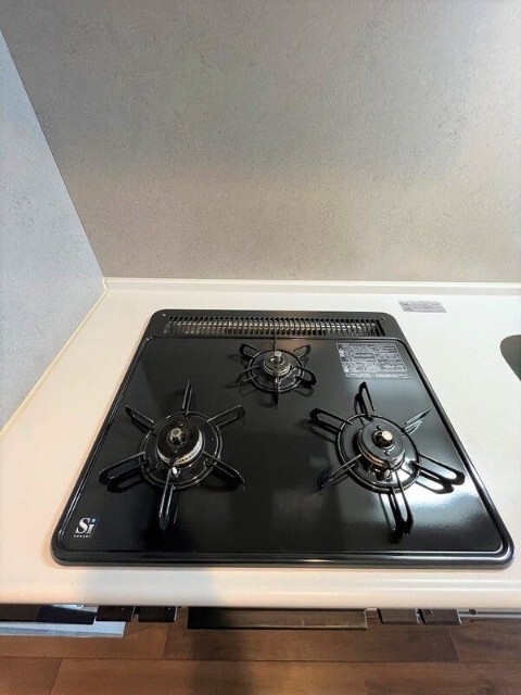 ����12