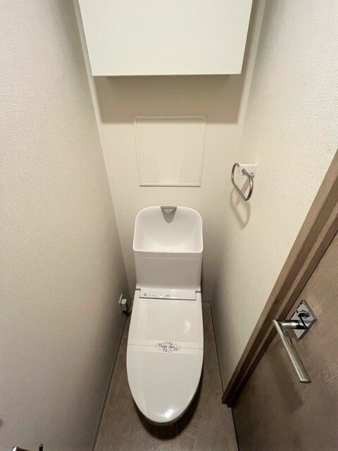 ����4