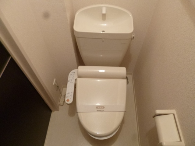 ����4