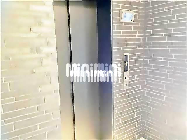 ����12
