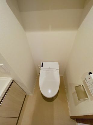 ����4