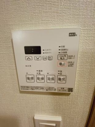 ����8