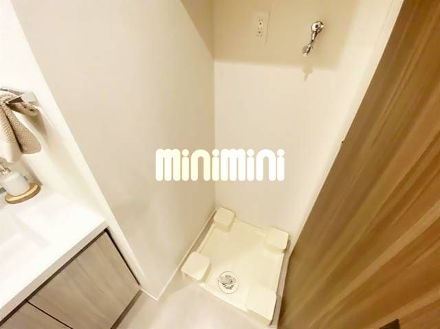 ����3