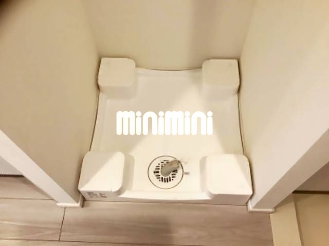 ����9