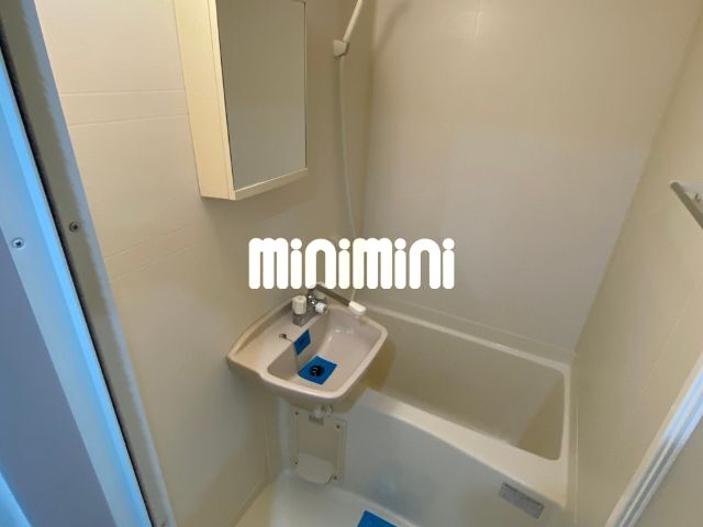 ����3