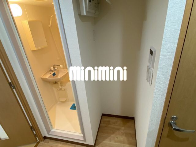 ����5