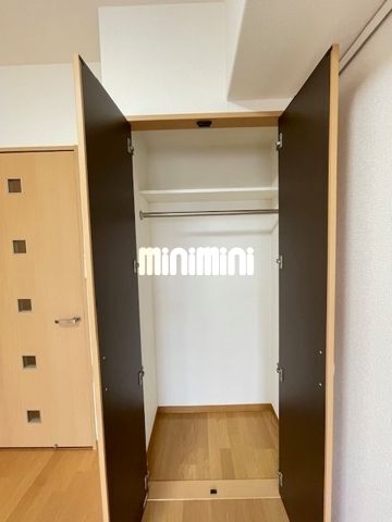����5