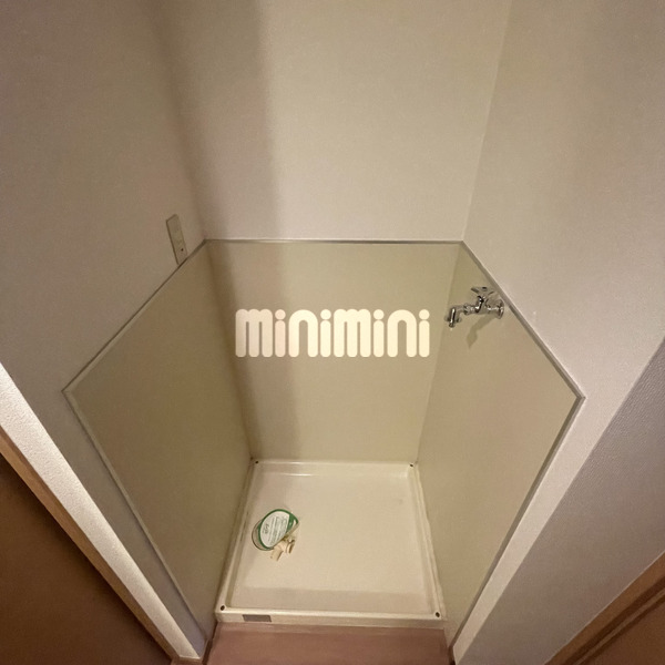 ����4