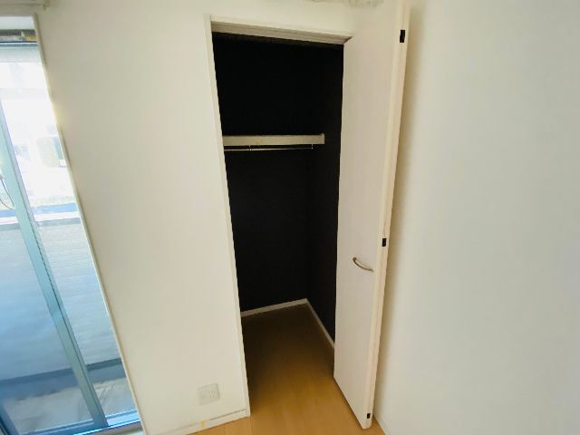 ����4
