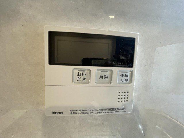 ����12