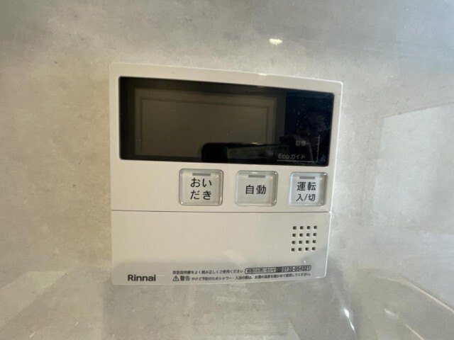 ����12