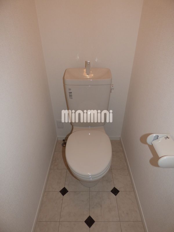 ����4