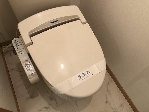 ����4
