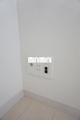 ����8