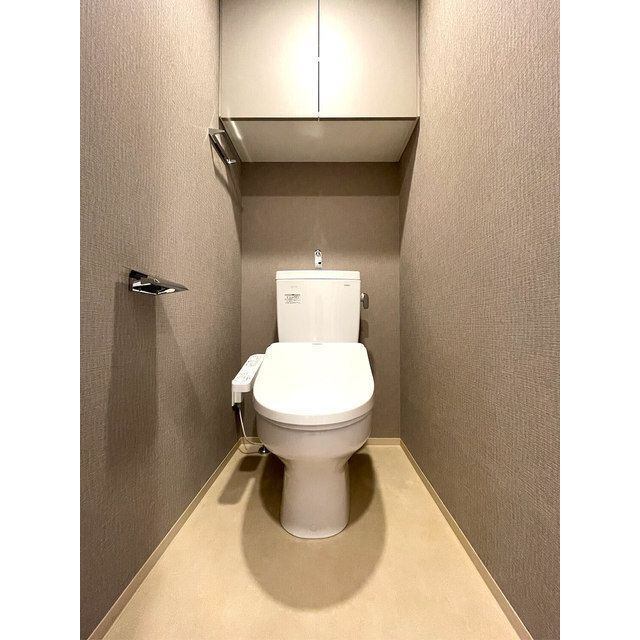 ����4