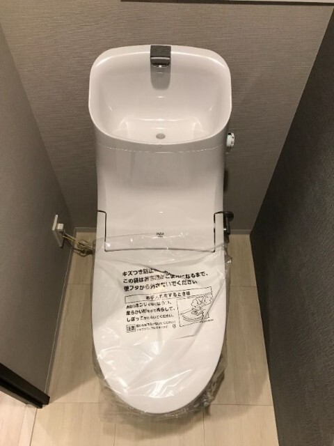 ����4