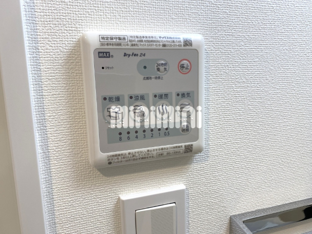 ����15