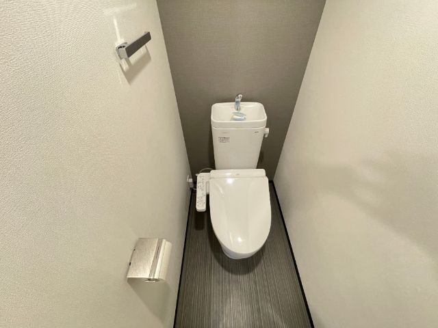 ����4