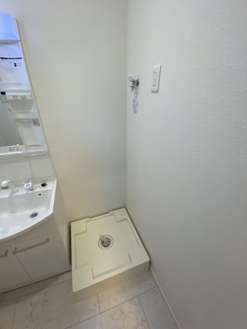 ����9