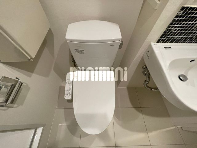 ����4