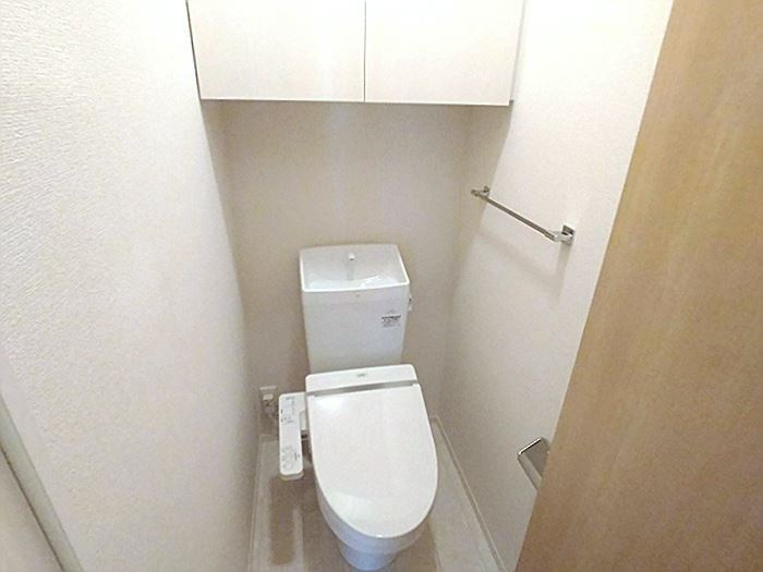 ����4