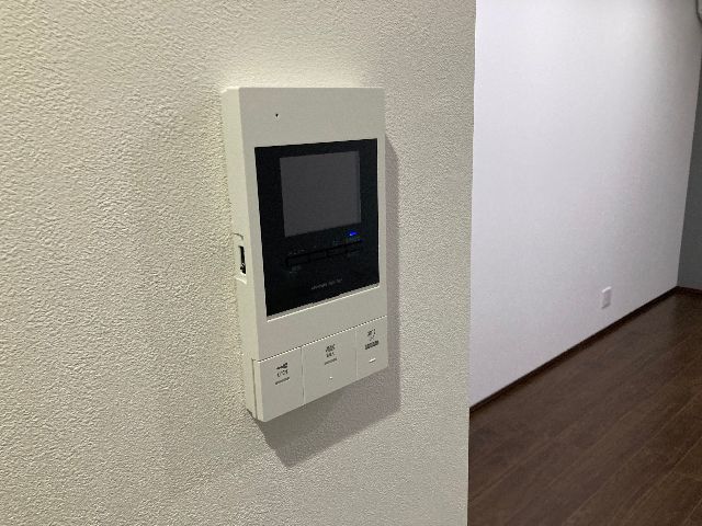 ����8