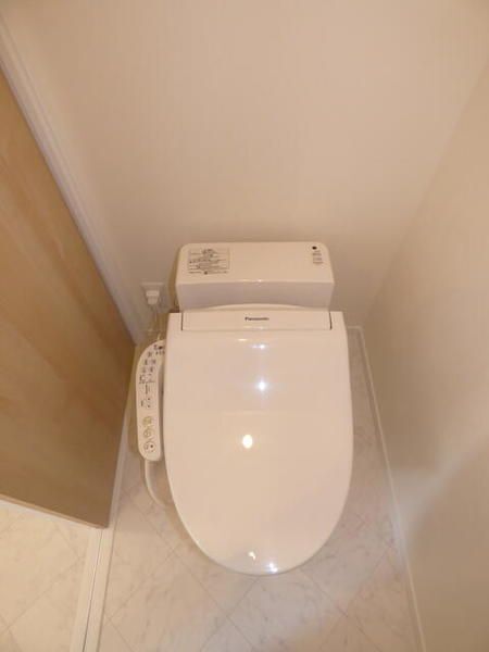����4
