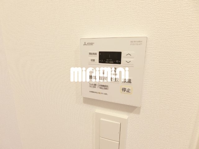 ����12