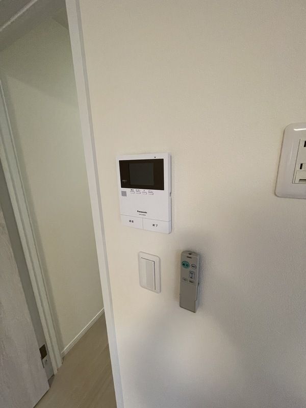 ����12